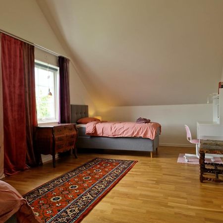Lila Rummet - Rum Naera Bad Och Centrum, 1 Tr Upp - Saengklaeder & Handdukar Ingar Farjestaden Exterior photo