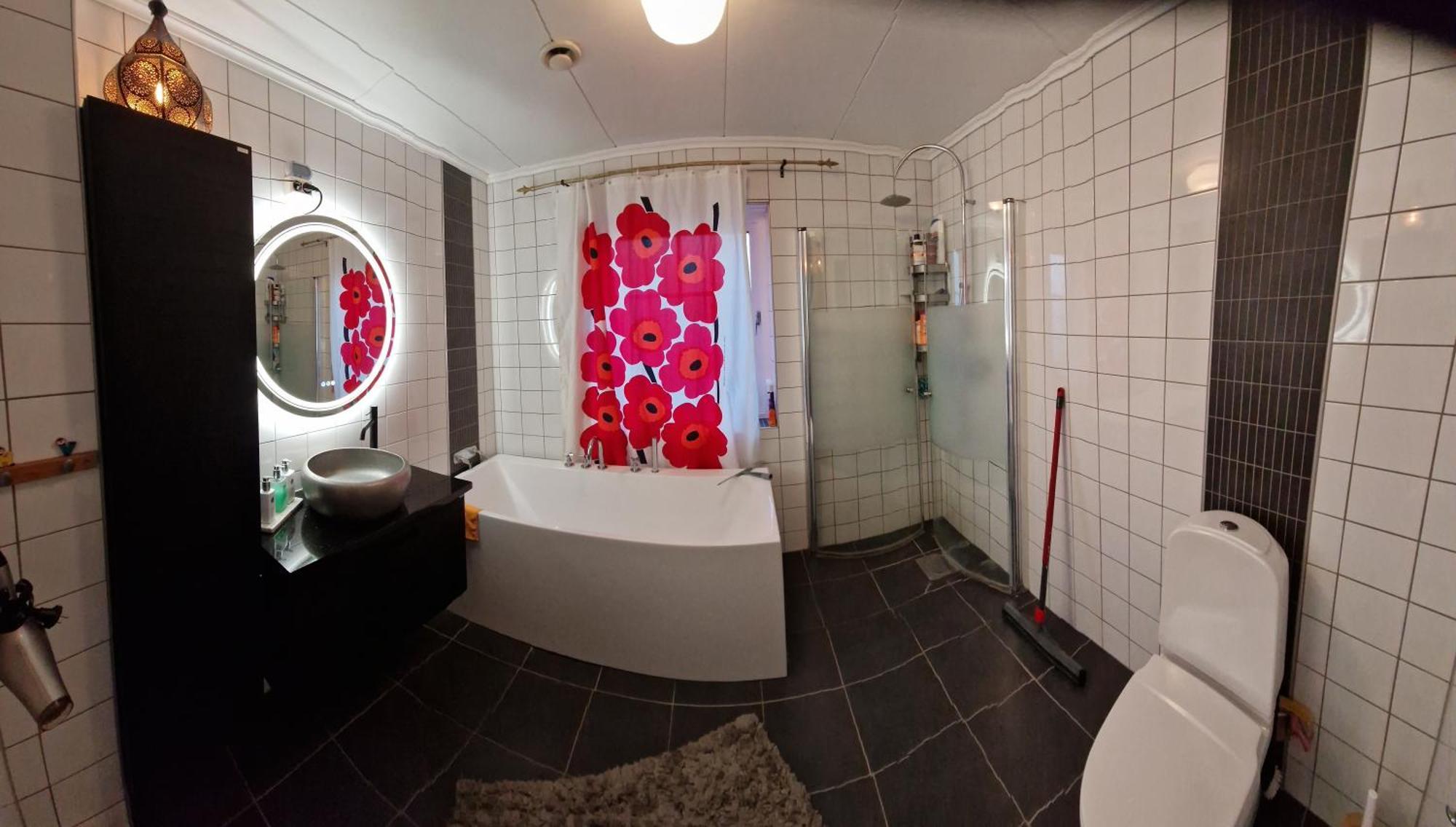 Lila Rummet - Rum Naera Bad Och Centrum, 1 Tr Upp - Saengklaeder & Handdukar Ingar Farjestaden Exterior photo